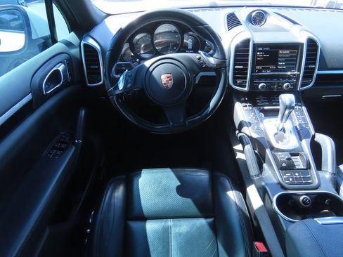 Used 2014 Porsche Cayenne AWD/4WD image 5