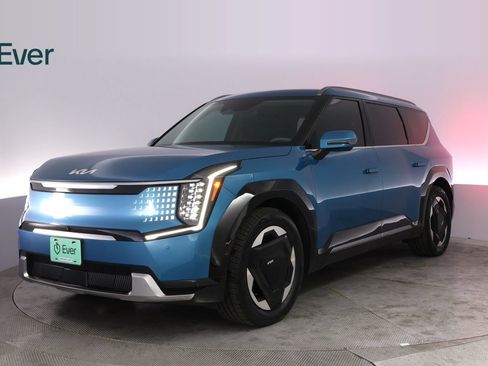 Used 2024 Kia EV9 Land AWD/4WD image 2