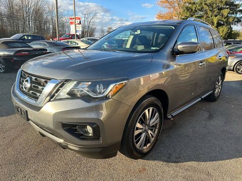 Used 2018 Nissan Pathfinder SV AWD/4WD image 2