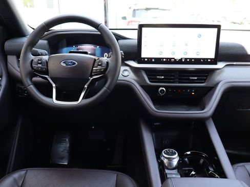 Used 2026 Ford Explorer Platinum AWD/4WD image 5