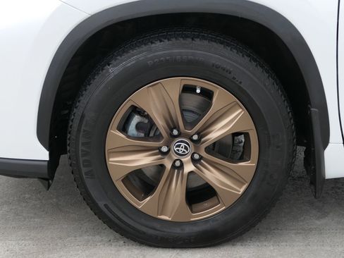 Used 2022 Toyota Highlander Bronze Edition image 10