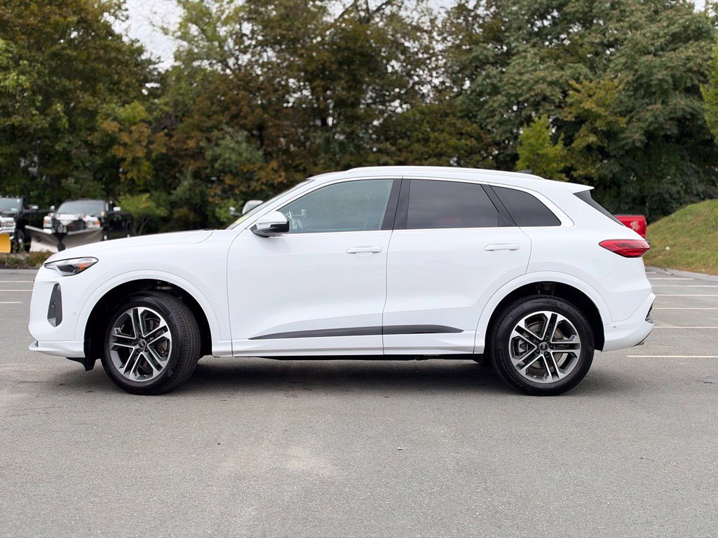 Used 2025 Audi Q5 Premium w/ Convenience Package AWD/4WD image 3