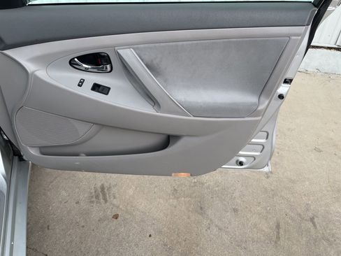 Used 2009 Toyota Camry LE FWD image 18