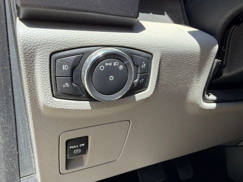 Used 2016 Ford F150 XLT AWD/4WD image 11