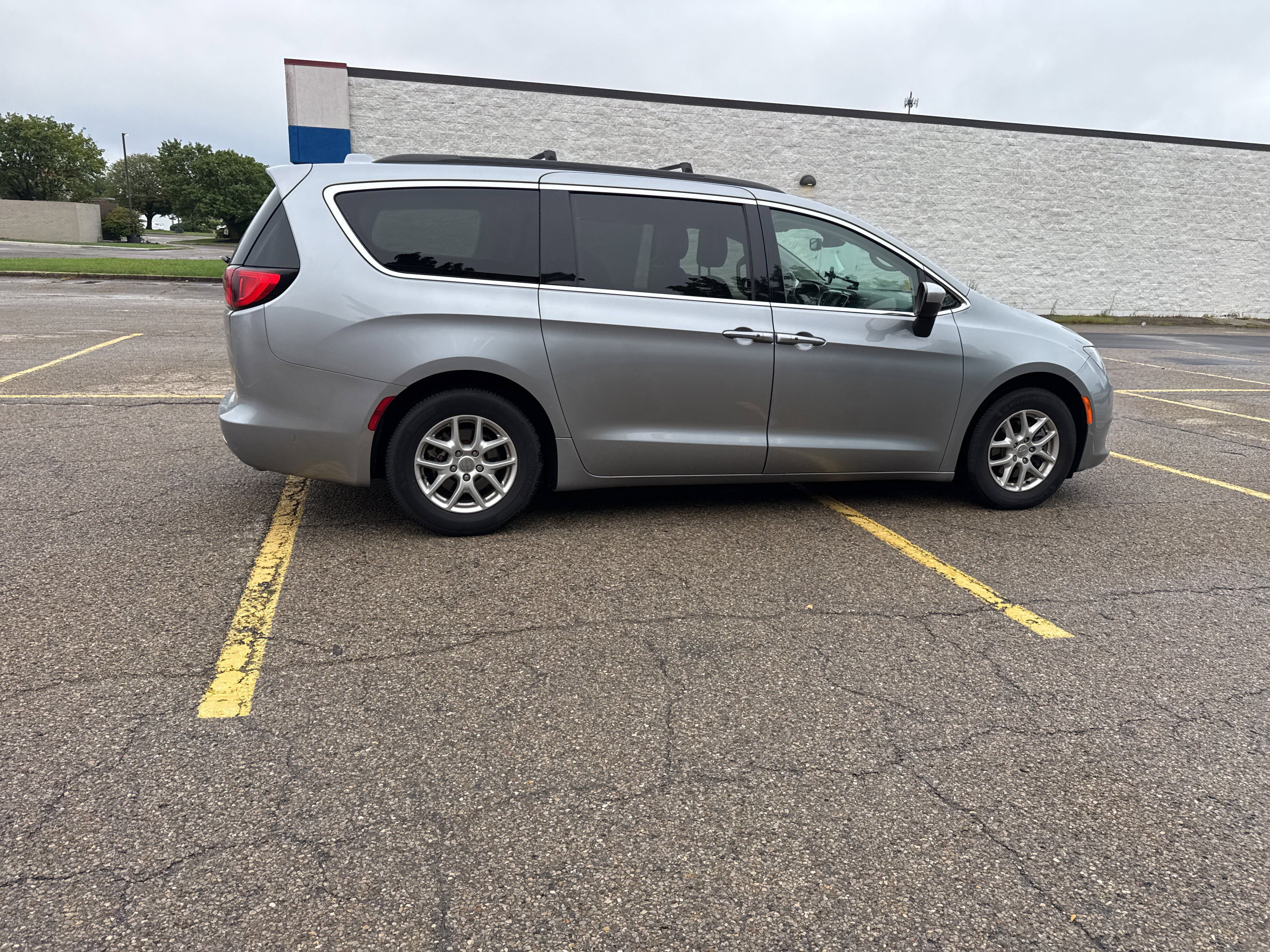 Used 2020 Chrysler Voyager Lxi FWD image 21