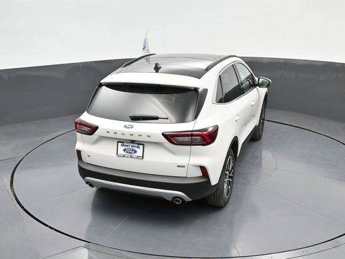 New 2025 Ford Escape SE image 32