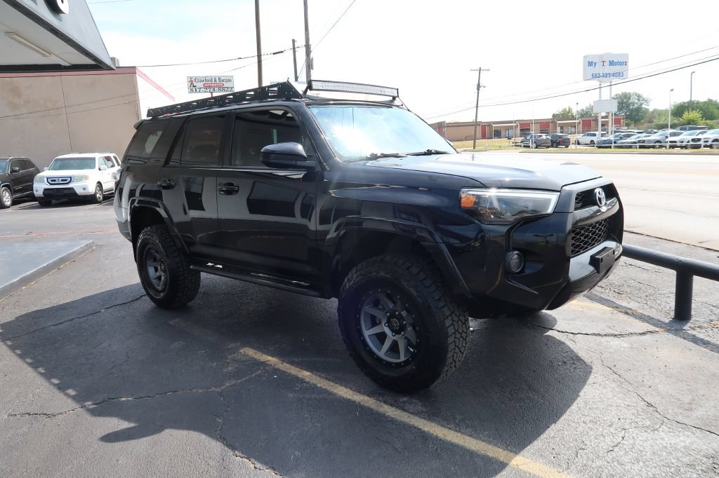 Used 2016 Toyota 4Runner SR5 AWD/4WD image 2