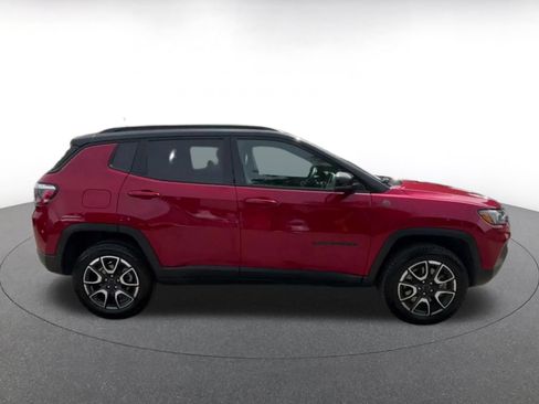 Used 2025 Jeep Compass Trailhawk AWD/4WD image 16
