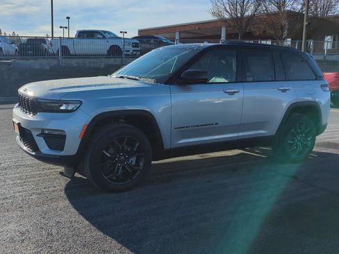New 2025 Jeep Grand Cherokee Limited w/ Trailer Tow Package image 3