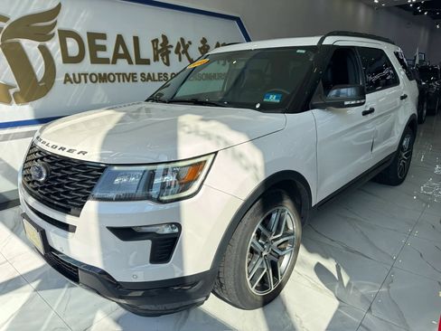 Used 2018 Ford Explorer Sport AWD/4WD image 4