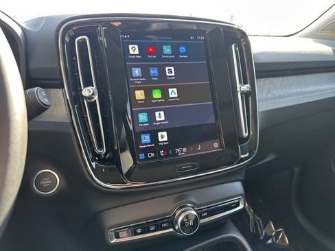 Certified 2025 Volvo XC40 B5 Core image 24