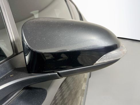 Used 2020 Toyota C-HR XLE FWD image 13