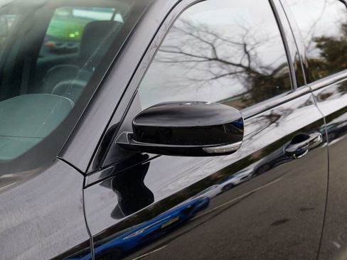 Used 2023 Chrysler 300 C image 11