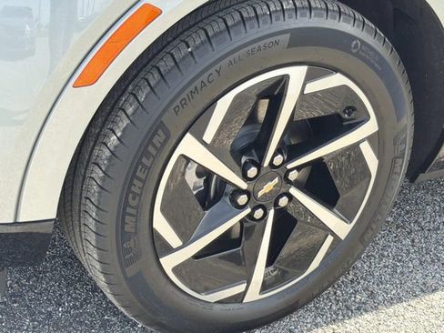 Used 2025 Chevrolet Equinox EV LT w/ Convenience Package image 15