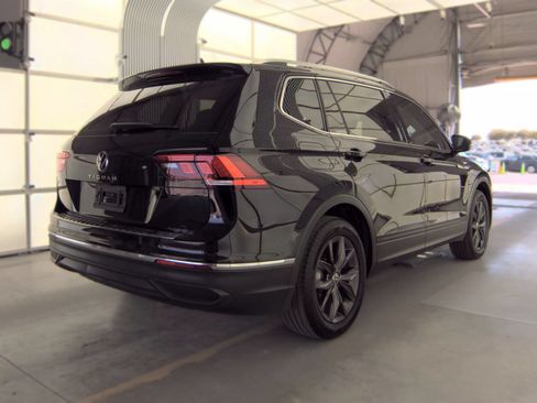 Used 2022 Volkswagen Tiguan SE FWD image 2