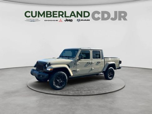 Used 2022 Jeep Gladiator Sport AWD/4WD image 1