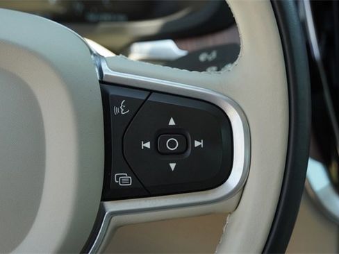 Used 2022 Volvo S60 B5 Momentum w/ Premium Package image 25