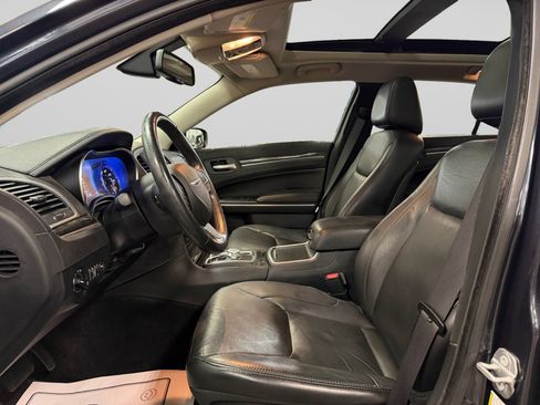 Used 2018 Chrysler 300 Touring L AWD/4WD image 13