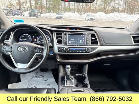 Used 2019 Toyota Highlander XLE image 14