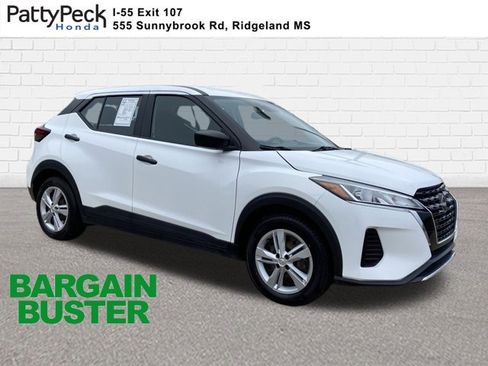 Used 2022 Nissan Kicks S image 1