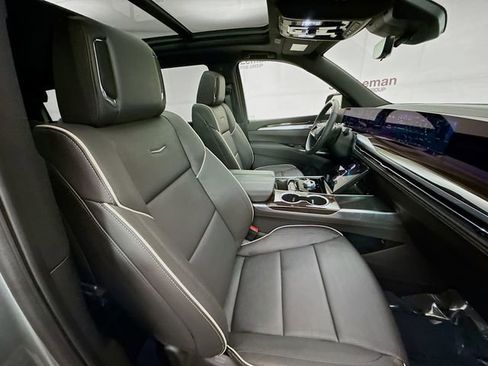 Used 2025 Cadillac Escalade Premium Luxury w/ Touring Package image 31