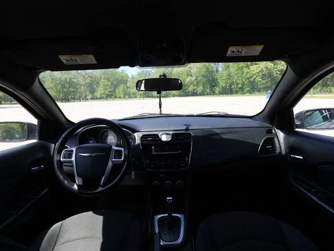 Used 2012 Chrysler 200 Touring FWD image 17