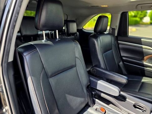 Used 2019 Toyota Highlander Limited Platinum AWD/4WD image 43