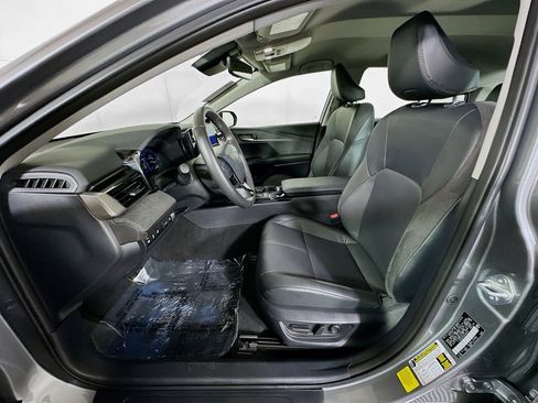 Used 2025 Toyota Camry XLE image 12