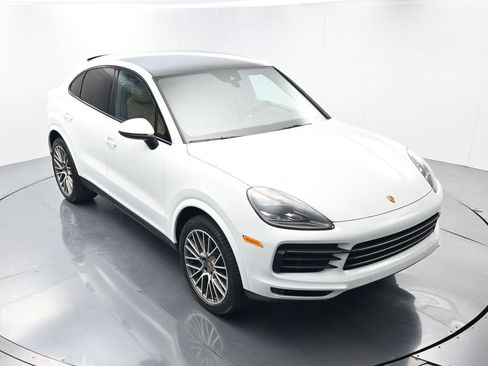 Certified 2022 Porsche Cayenne Platinum Edition image 44