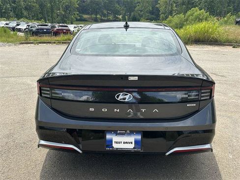 New 2025 Hyundai Sonata Limited image 4