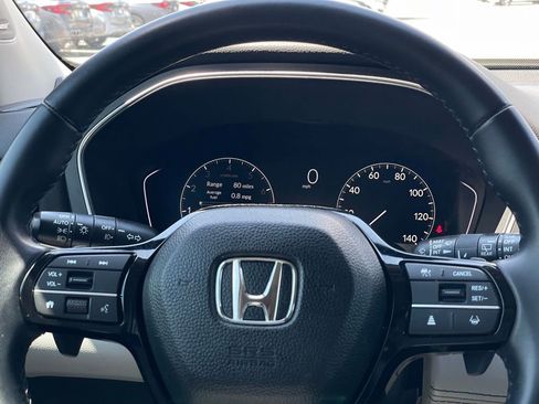 Certified 2025 Honda Pilot Touring image 12