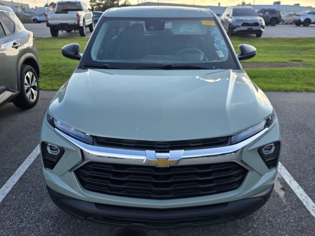 Used 2025 Chevrolet TrailBlazer LS FWD image 2