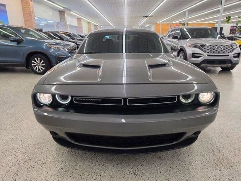 Used 2018 Dodge Challenger SXT RWD image 2