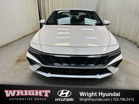 Used 2025 Hyundai Elantra SEL FWD image 2