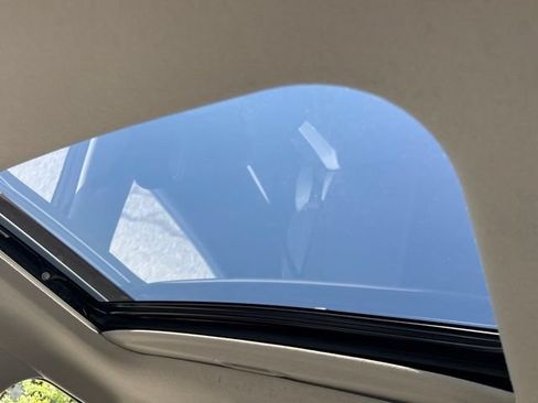 Used 2023 Hyundai Venue SEL FWD image 5