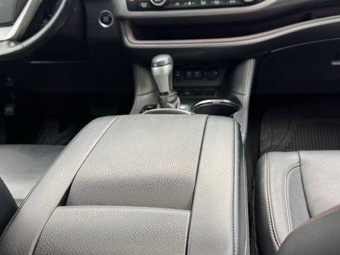 Used 2017 Toyota Highlander XLE image 27