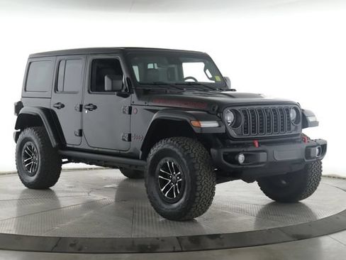 Used 2025 Jeep Wrangler Unlimited Rubicon AWD/4WD image 2