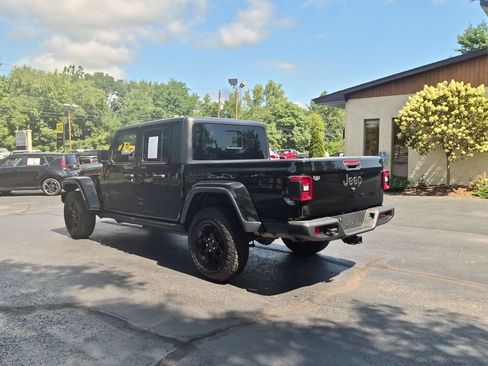 Used 2024 Jeep Gladiator Sport AWD/4WD image 7
