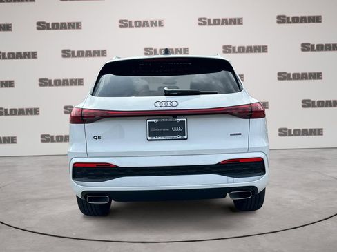 Used 2025 Audi Q5 Premium w/ Convenience Package image 4