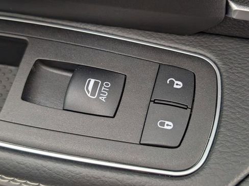 Used 2024 RAM 3500 Big Horn w/ Night Edition image 33