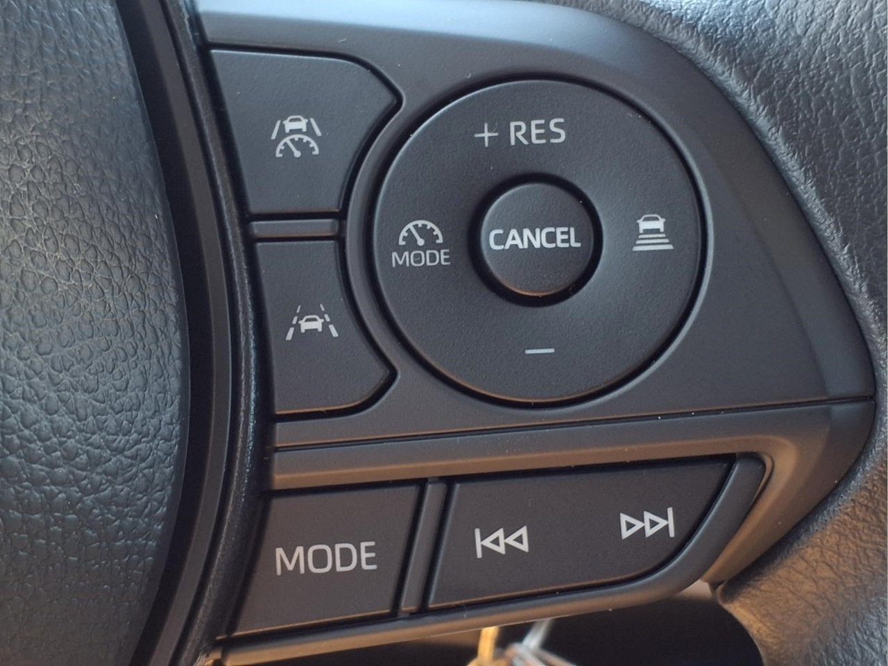 Used 2027 Toyota Corolla LE FWD image 22