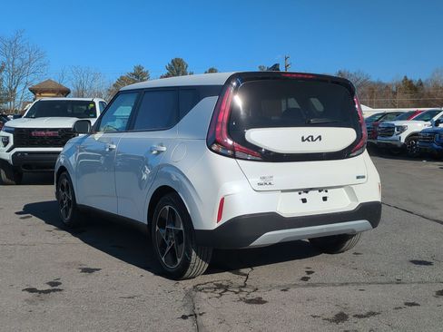 Used 2023 Kia Soul EX image 8