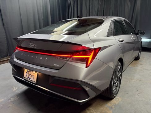Used 2025 Hyundai Elantra SEL FWD image 5