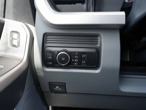 Used 2025 Ford F250 XLT AWD/4WD image 36