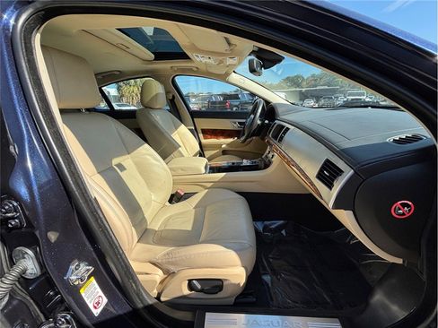 Used 2015 Jaguar XF Premium image 44