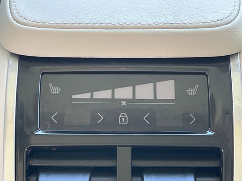 Used 2023 Volvo XC90 B5 Core w/ Protection Package Premier image 21