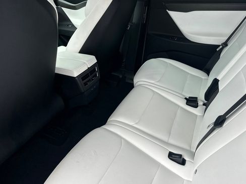 Used 2018 Tesla Model X 100D image 26