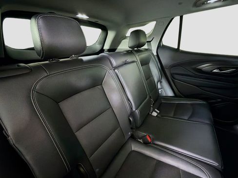 Used 2024 GMC Terrain SLT image 27
