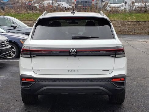 New 2025 Volkswagen Taos SE image 4