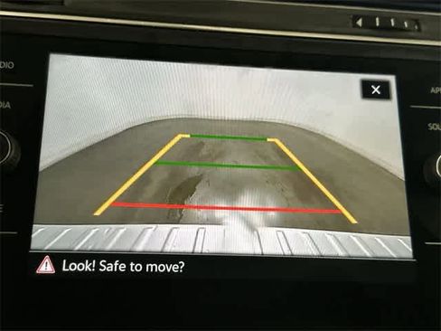 Certified 2022 Volkswagen Tiguan SE w/ Panoramic Sunroof Package image 15